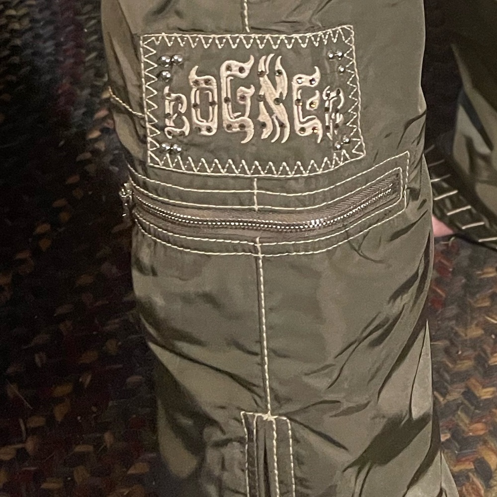 Bogner women’s ski snowboard pants size 6 Luxury high end brand. Army green